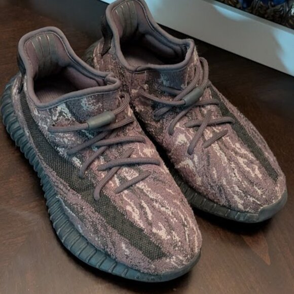B31 ADIDAS Yeezy Boost 350 V2 - Picture 4 of 10